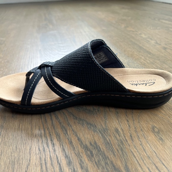 Clarks Ultimate Comfort Thong Sandals - Leather Upper - Picture 5 of 6